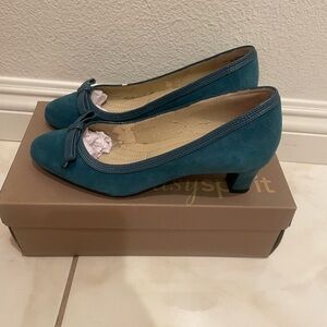 Easy Spirit Teal Suede Low Heel Bow Pumps Size 5.5